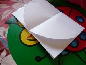 arc-en-ciel carte pop-up enfant activité feuille blanche