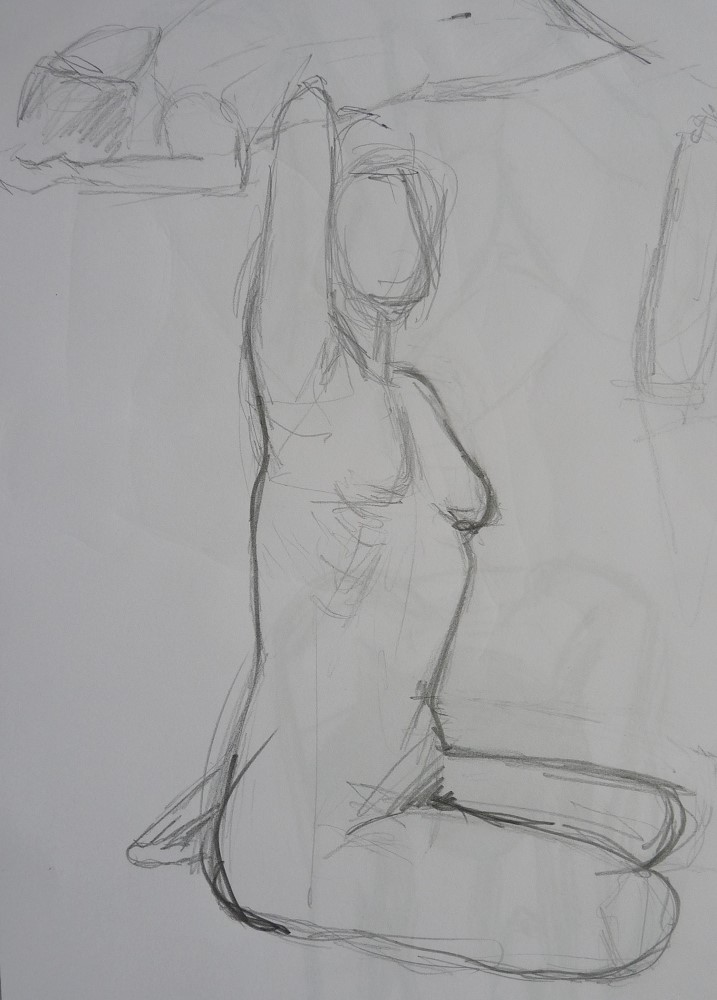 femme assise dessin crayon bras levé
