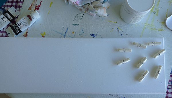 tampons posés sur le tableau - préparation acrylique elize