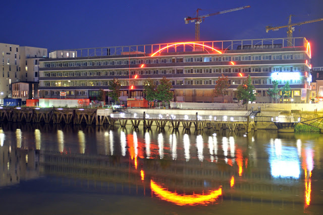 francois morellet oeuvre "de temps en temps" soleil facade batiment nantes reflet loire