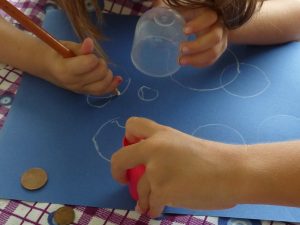 rond blanc dessiner par enfants