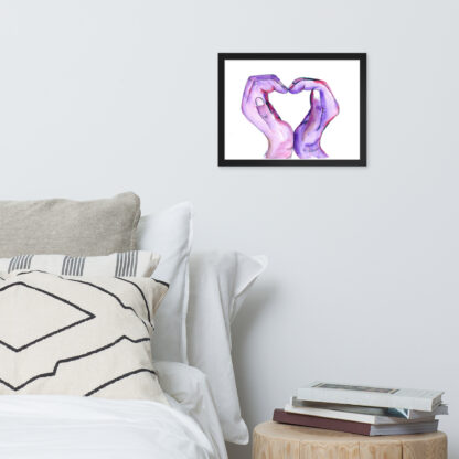 Poster encadré - coeur avec les mains violet – Image 3