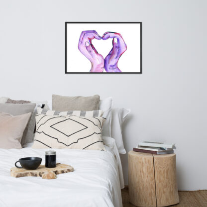 Poster encadré - coeur avec les mains violet – Image 4